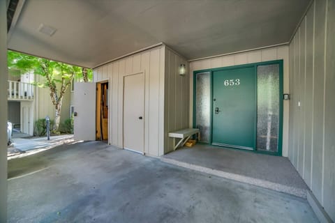 Golf Course Condo - Wood Burning Fire, Views!