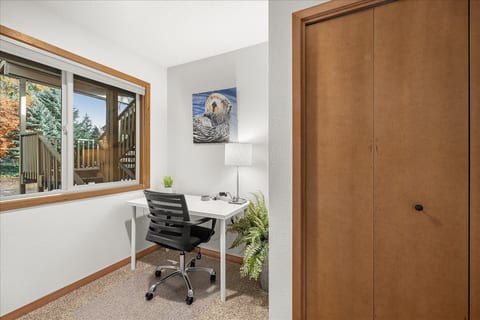 Golf Course Condo - Wood Burning Fire, Views!