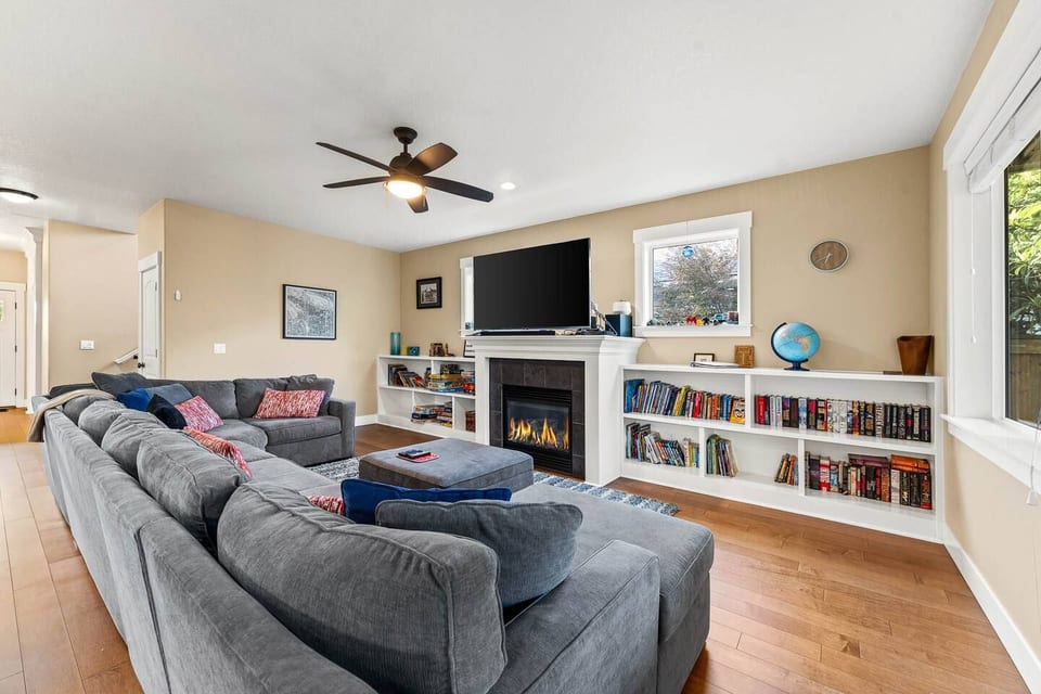 Golf Course Condo - Wood Burning Fire, Views! - Mount Hood Village