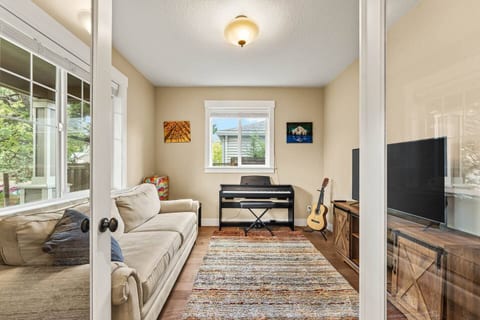 Golf Course Condo - Wood Burning Fire, Views!