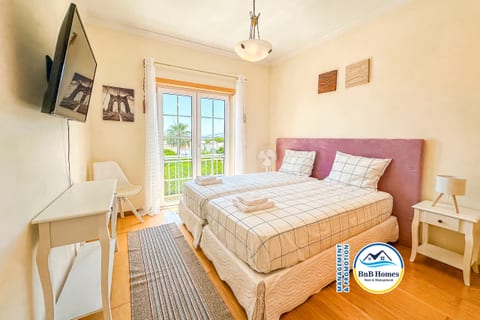 BnB Homes 3-bedroom Townhouse, 2 pools & terraces