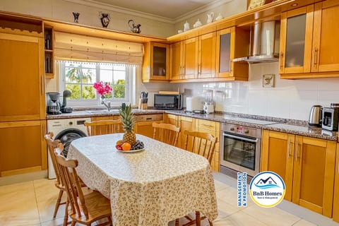 BnB Homes 3-bedroom Townhouse, 2 pools & terraces