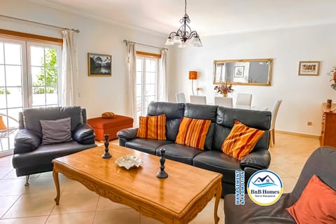 BnB Homes 3-bedroom Townhouse, 2 pools & terraces