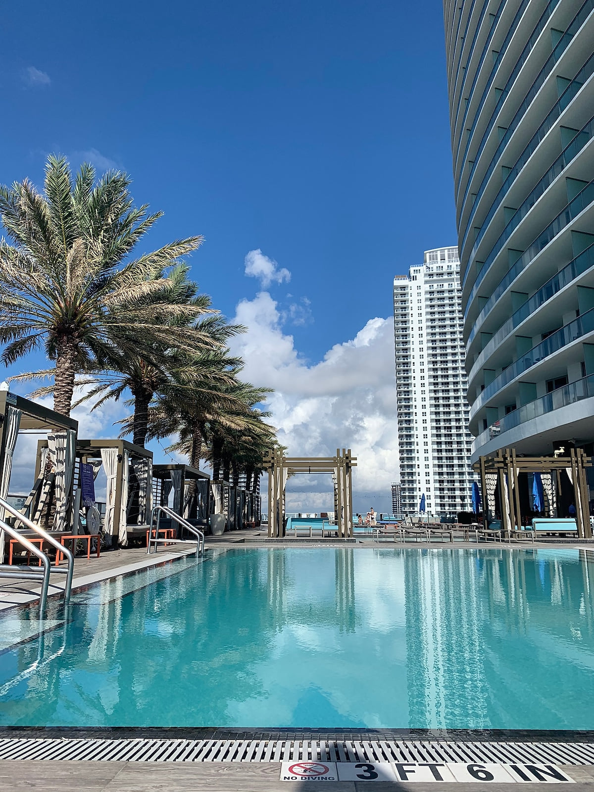 1 bdr Beachside condo LYFE resort/hotel Hollywood