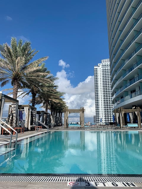 1 bdr Beachside condo LYFE resort/hotel Hollywood
