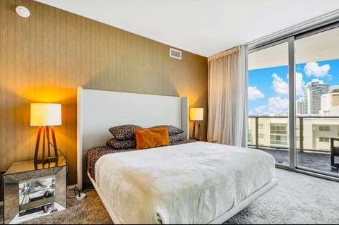 1 bdr Beachside condo LYFE resort/hotel Hollywood image 3