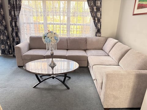 Family-friendly, Quiet, and Gated 3-bedroom Townhouse in Central Richmond