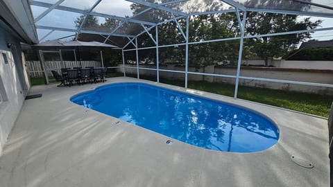 3BR Pool Home | 10 Min to Disney | Sleeps 10 image 4
