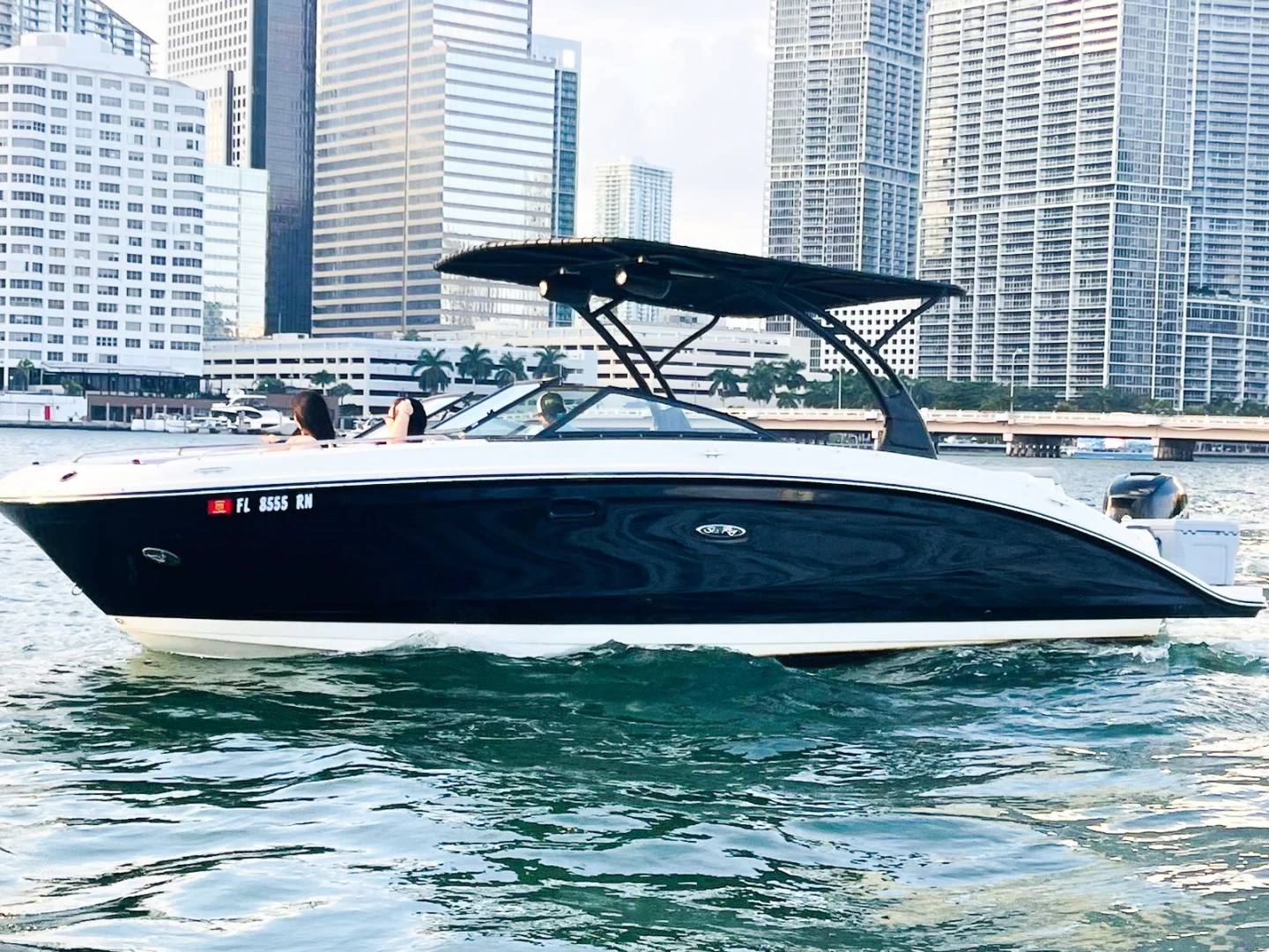 ⚓ Fancy Speed Cruiser – Luxury Sea Ray 270 SLX