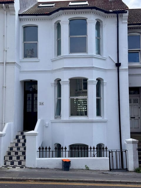Stunning 4BR Brighton House - Near Beach & Lanes image 2