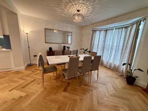 Stunning 4BR Brighton House - Near Beach & Lanes image 3
