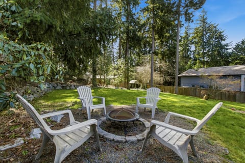 PNW Escape! WA State Fair • Hot Tub • Movie Lounge