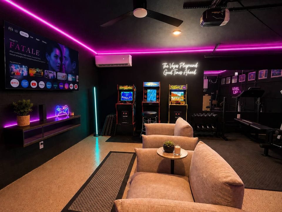 NEWLY Remodeled *Gym, Casita | 2 mins to Airport - Las Vegas