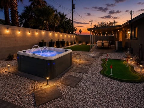 NEW Hot Tub + Gym + Casita | 2 Min to Airport