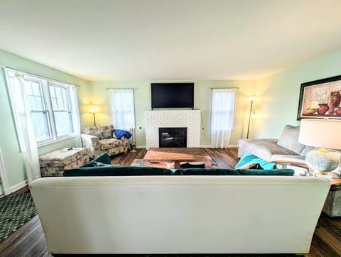Sunset View Retreat in Prime Location