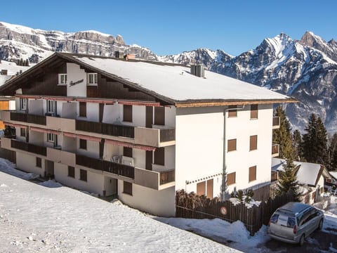 Haus Panorama Hak (CharmingStay). 4.5-Zimmerwohnung Bad/Dusche/2 Balkone