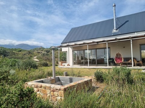 The Dunes - Hot tub, Spacious rooms, Sleeps 10 image 2