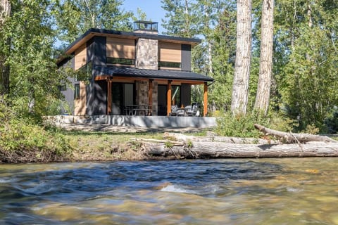 Rock Creek Retreat: Creekside Cabin Near Red Lodge