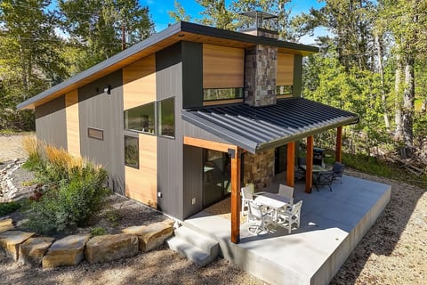 Patio | Outdoor Seating w/ Gas Fire Pit