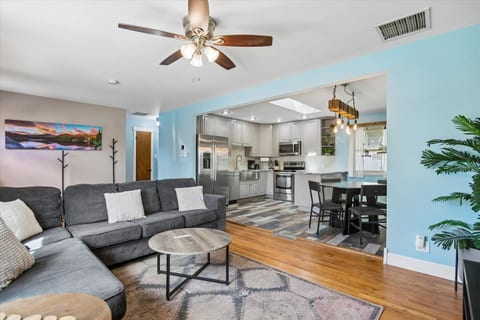 Cozy 4BR Entertainment House