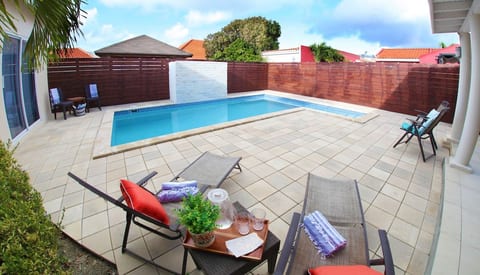 Wayaca Retreat-4BR 3BA, Pool, Close to the beach image 2