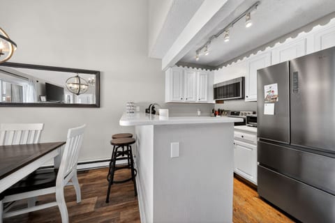 Enjoy breakfast at our Breakfast Bar overseeing the kitchen.