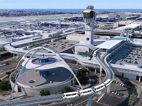 Prime airport access with people‑mover transit and quick terminal links