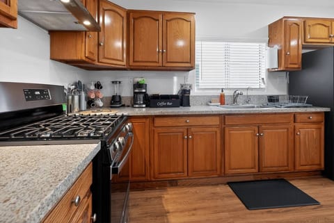 Full kitchen