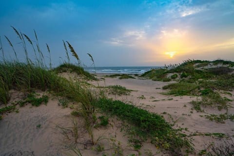 Crystal Beach Gem: Steps to Sand & Sea Breeze