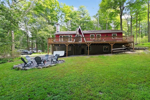 Wooded cabin retreat with huge deck, fire pit, and spacious lawn