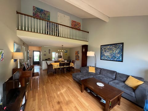 Seasonal Golf-Course Townhome in The Meadows – Fully Furnished