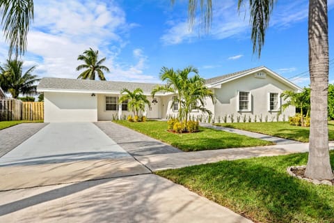 Waterfront Oasis | Heated Pool, MiniGolf, TikiHut