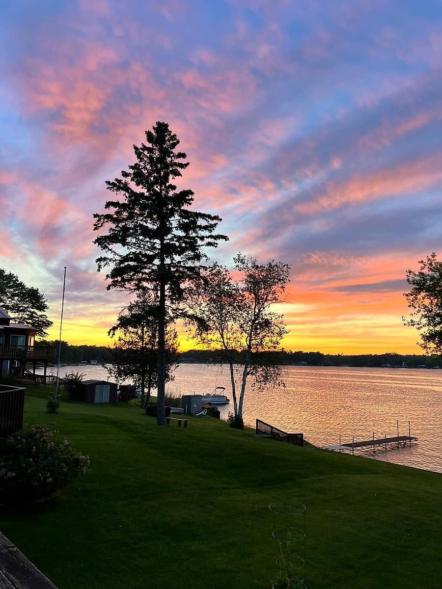Mother Moon Cottage - Lakefront - Hale
