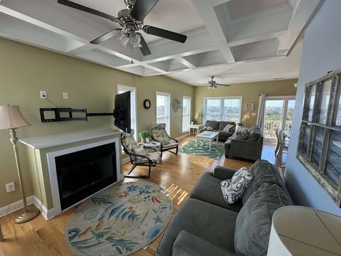 Family Room, 4th Floor