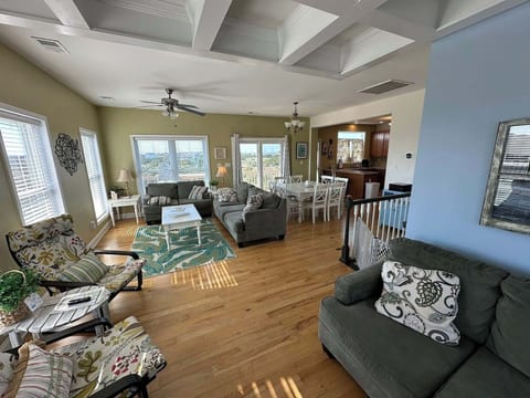 Family Room, 4th Floor