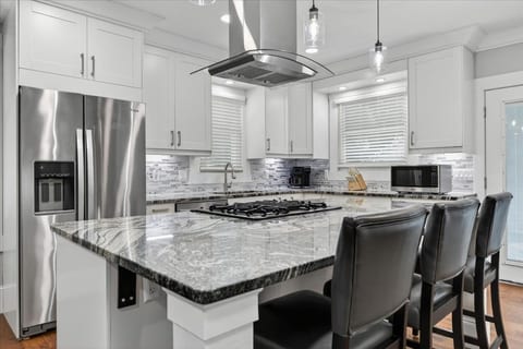 Heart of downtown Oxford. Newly remodeled 4BR/2BA. image 1