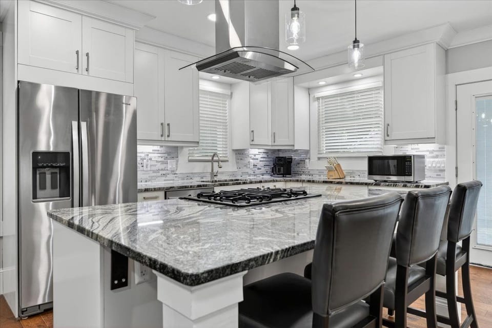 Heart of downtown Oxford. Newly remodeled 4BR/2BA. image 1