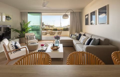 beachfront bliss & breeze