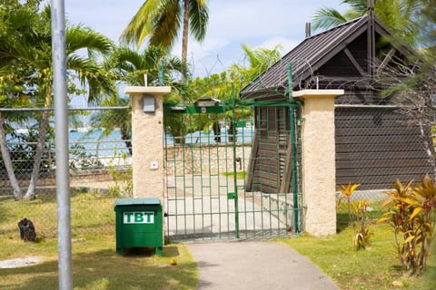 Walk to the Beach Ocho Rios Apartment