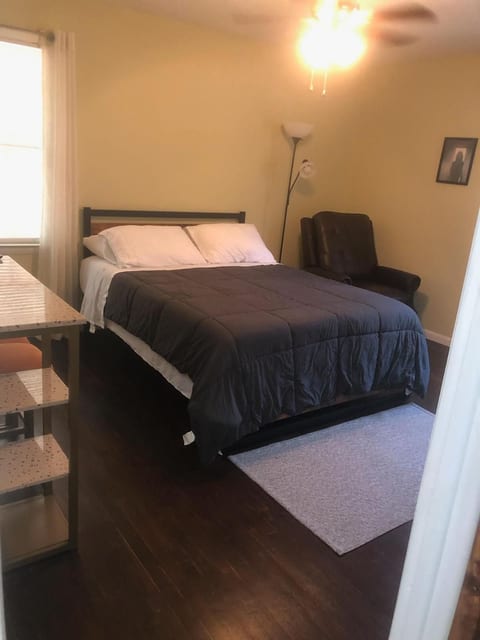 ATL Retreat: Private Hot Tub + 4BR Top Floor