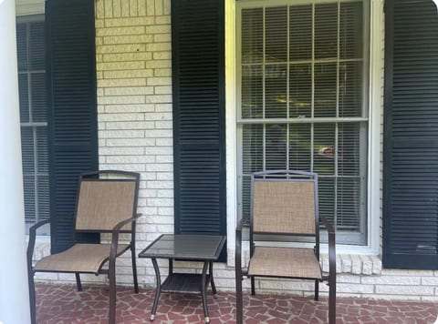 ATL Retreat: Private Hot Tub + 4BR Top Floor