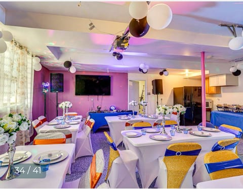 Spacious 6-Bedroom with Jacuzzi, Party Hall & GYM.