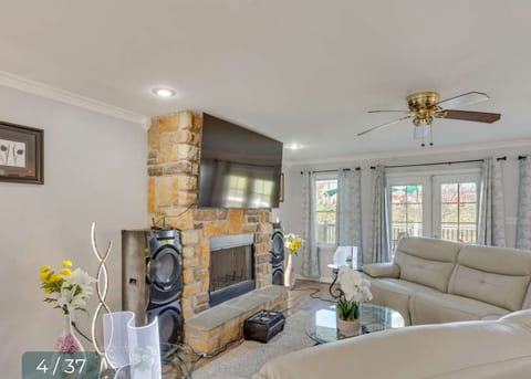 Spacious 6-Bedroom with Jacuzzi, Party Hall & GYM.