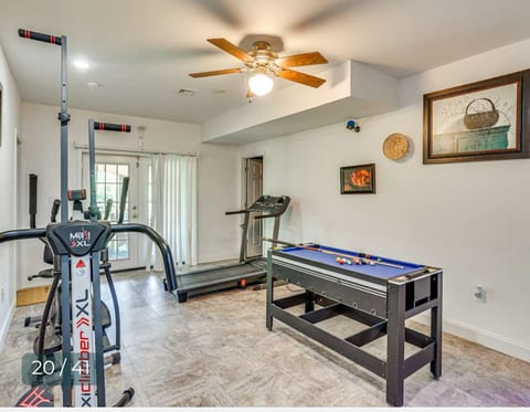 Spacious 6-Bedroom with Jacuzzi, Party Hall & GYM.