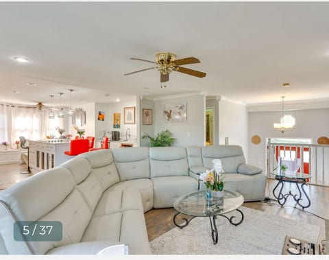 Spacious 6-Bedroom with Jacuzzi, Party Hall & GYM.