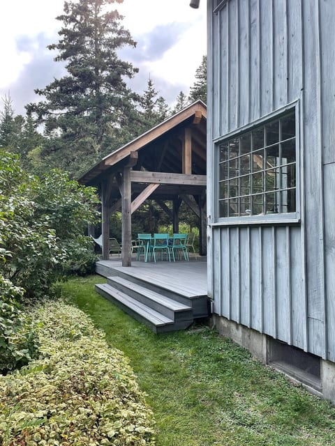 Bright, private architectural cottage image 4