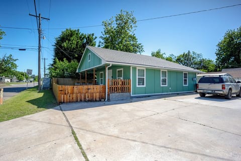 Private Hot Tub, Fenced Yard, Mins to Top Spots