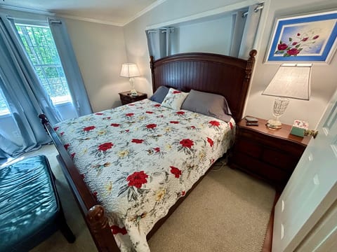 Comfortable Waterfront Retreat