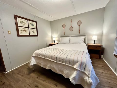 Lakefront Escape- Dock, Pool Table, Boat Ramp, Kay