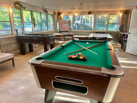 Lakefront Escape- Dock, Pool Table, Boat Ramp, Kay
